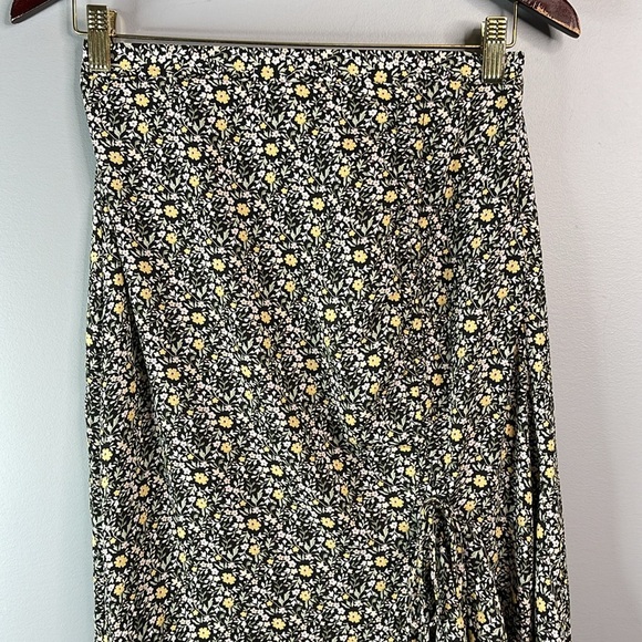 Max Studio NWT Misty Daisy Print Ruffle Ruched Midi Skirt Black Yellow Size S - Picture 4 of 13